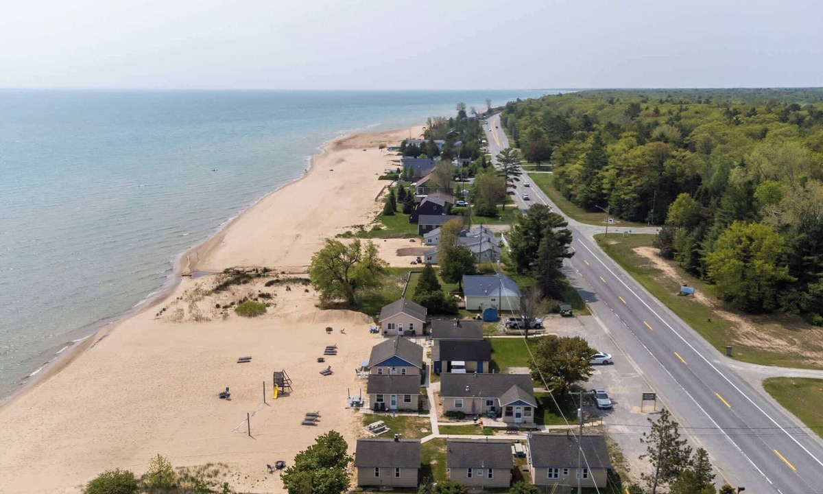 Oscoda Cabin | Barefoot Beach Resort