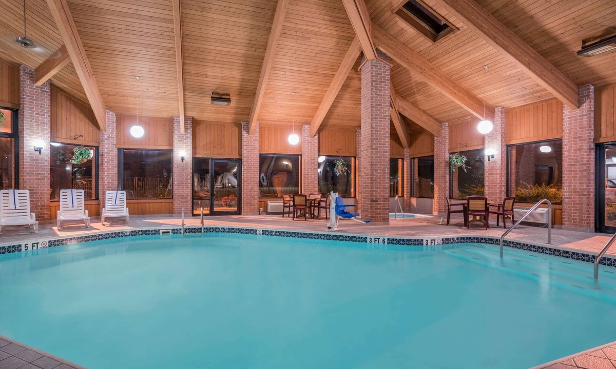 Marshfield Hotel | Baymont by Wyndham Marshfield