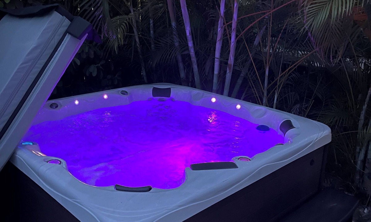 Victoria Park House | Beach, Las Olas, Large Pool