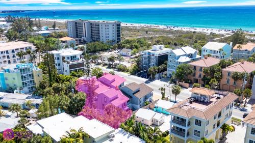 Siesta Key Village House | Beach Rd, 300ft to Beach Access & 500ft to Siesta Key Village, 1bdr