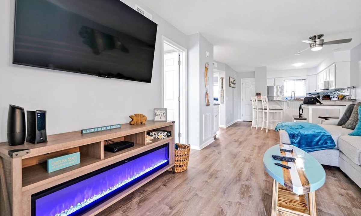 Wilmington Beach Condo | Beachside Breeze Condo w/pool and private beach access