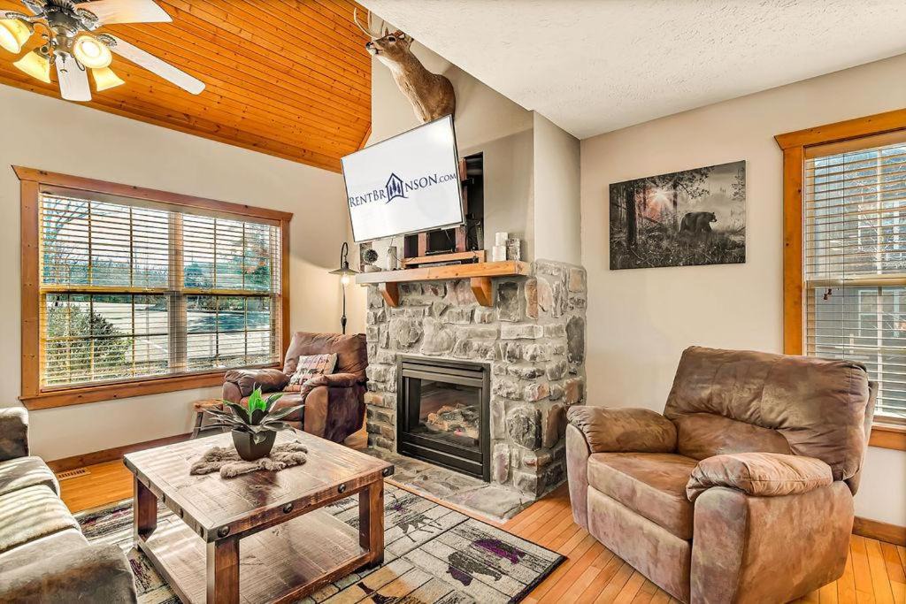 Reeds Spring House | Bear Cabin Getaway