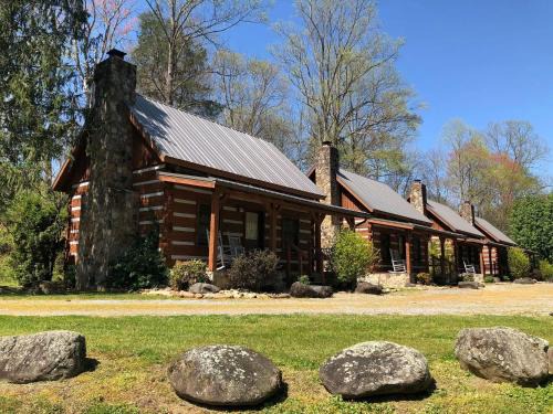 Pittman Center Ski Chalet | Bearfoot Bungalow- Tiny Cabin Getaway