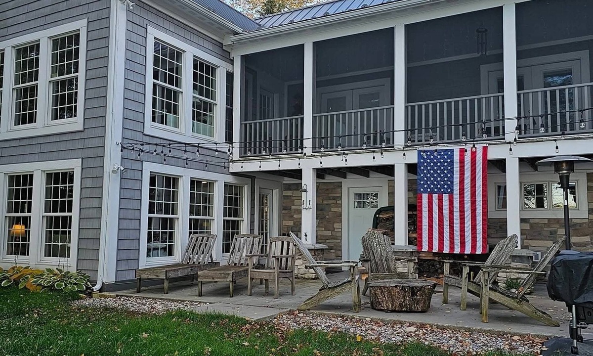 Elcho House | Beautiful 3 bedroom lakehome with dock & raft just off snowmobile and ATV trails