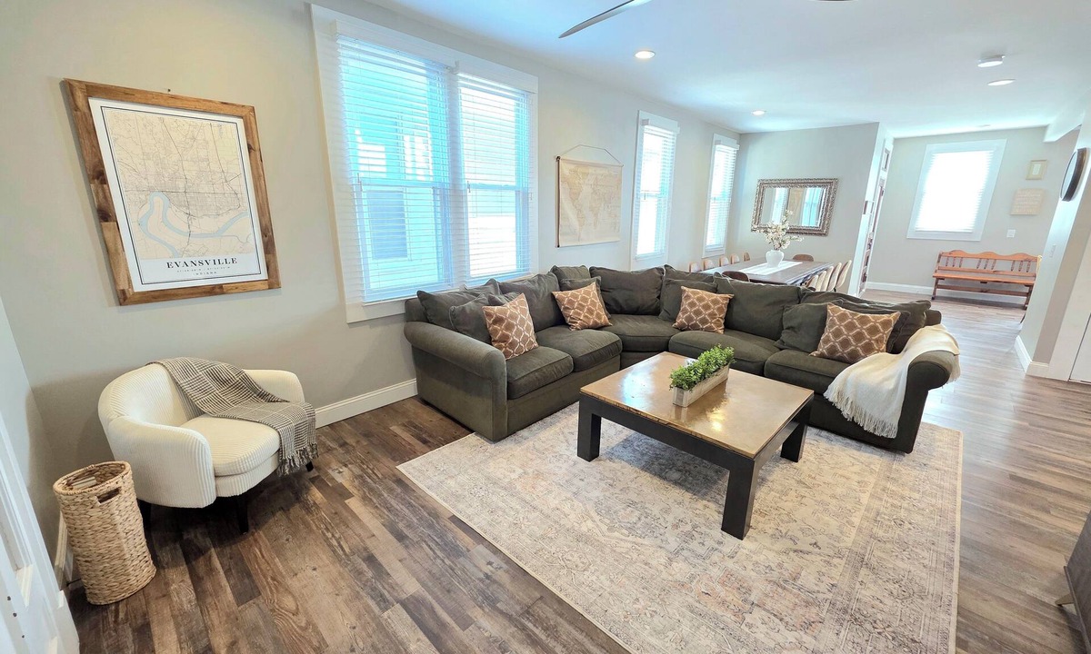 Evansville House | Beautiful 5BR/3BA Home + Game Room + Fire Pit, Prime Location