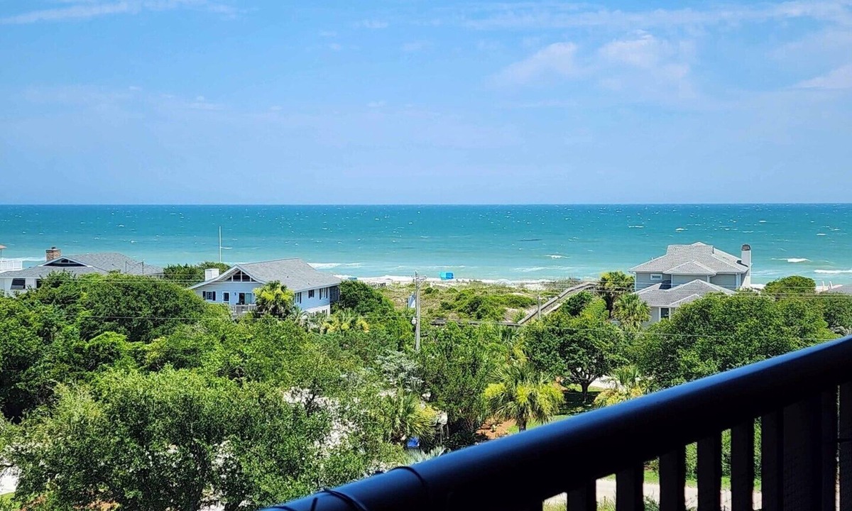 North Litchfield Beach Condo | Beautiful 6th floor, cathedral ceiling, ocean view condo