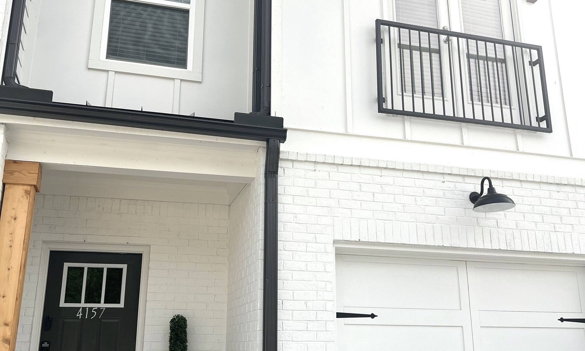 Tucker House | Beautiful and cozy townhouse in Tucker