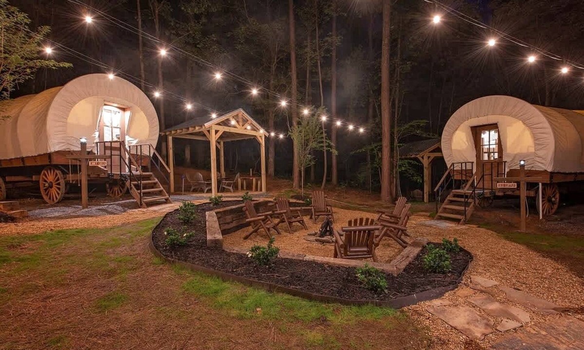 Benton House | Beautiful Glamping Wagon Great for Outdoor Adventures in Tennessee