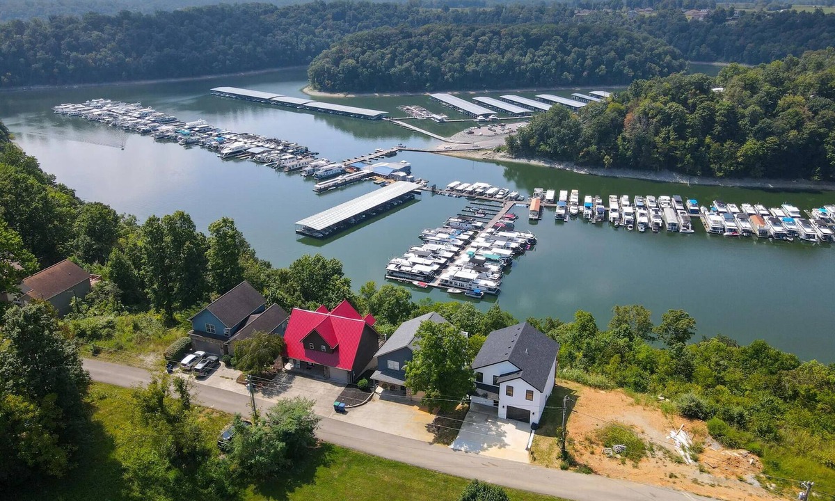 Somerset House | Beautiful "Harborview at Lake Cumberland" overlooking Lee's Ford Marina.