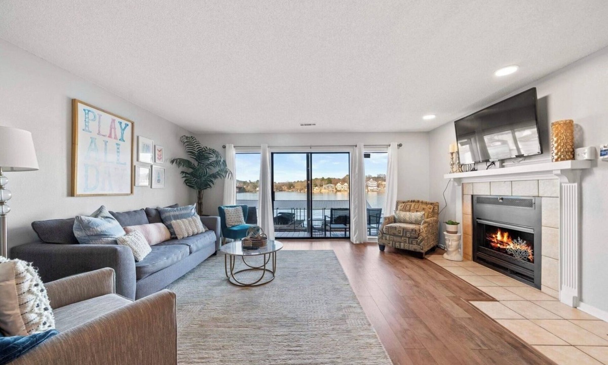Rockwell Condo | Beautiful lakefront condo with great views, pool, Wi-Fi, & full kitchen!