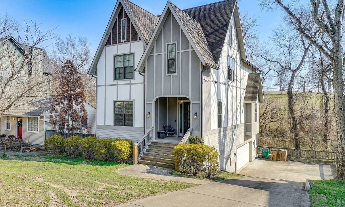 Shelby Hills House | Beautiful Nashville House w/ Shelby Park Views!