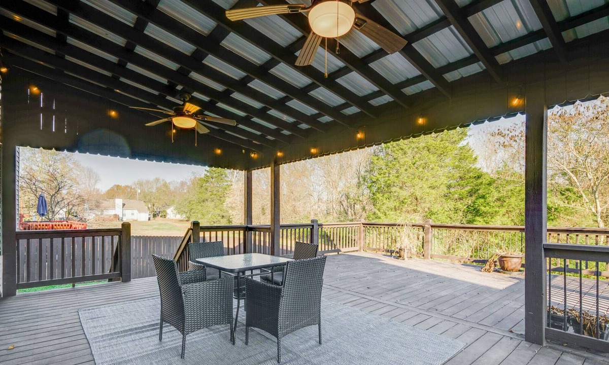 Hermitage House | Beautiful renovated home with large deck - close to Nashville!