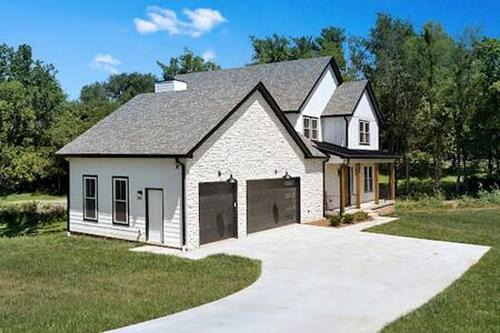 Mount Juliet House | Beautiful Secluded Cottatge Nestled Amidst Trees in Mount Juliet, Tennessee