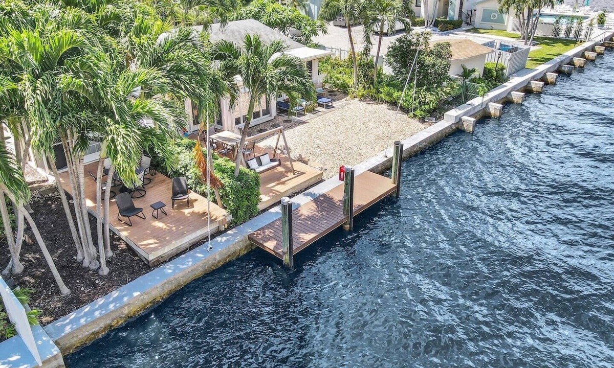 Santa Barbara Estates Condo | Beautiful & Spacious Waterfront Condo, Walk to the BEACH, On Canal, 2 bed/2 bath