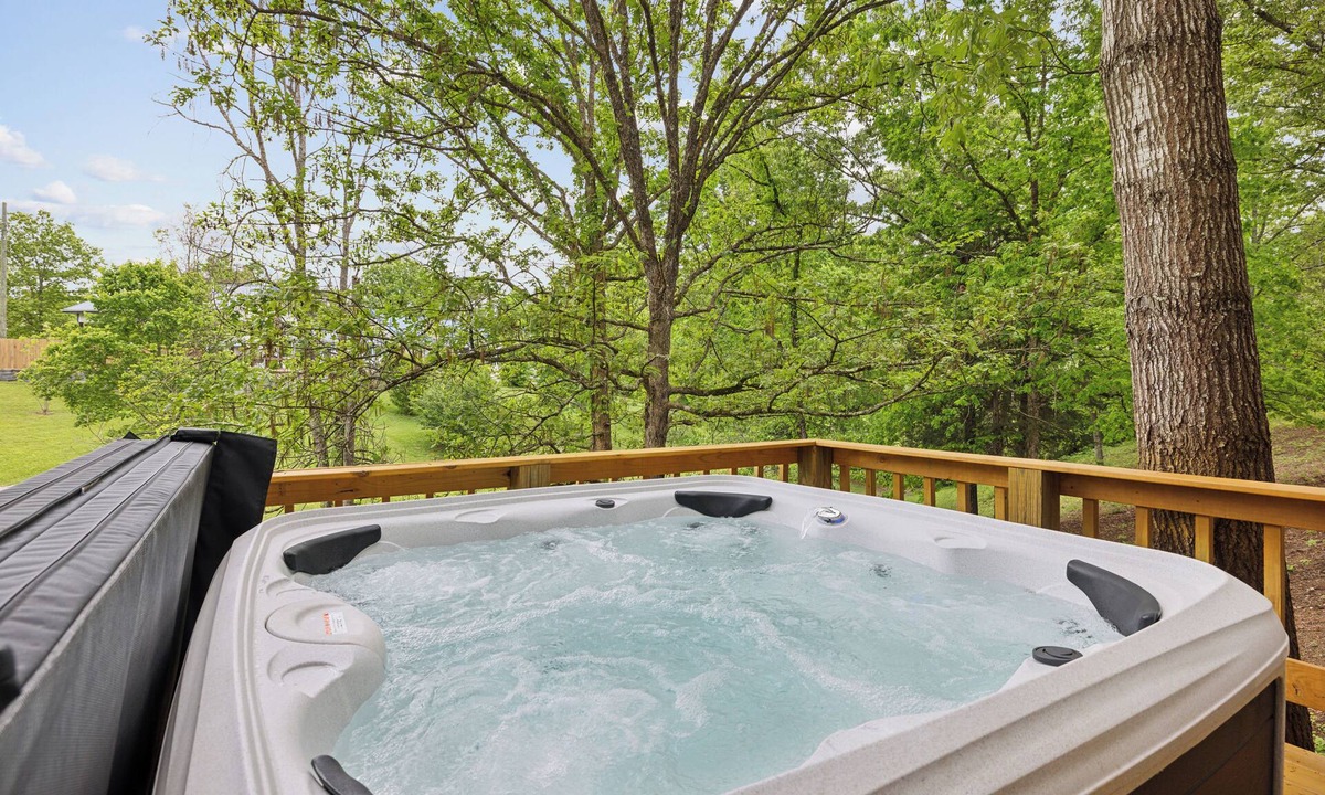Sevierville Cottage | Beautifully Updated*Easy Roads*Great Car Show Property