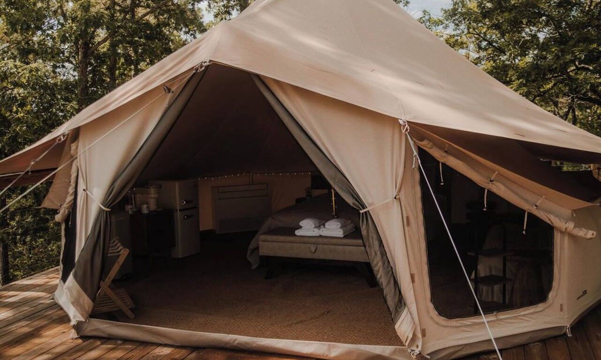 Rogers Cottage | Beaver Lake Glamping Tent Getaway – Queen Bed, Nespresso & AC