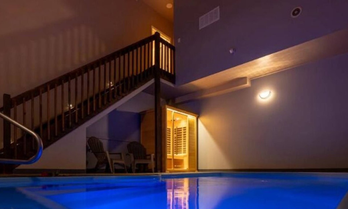 Perrysburg Apartment | Belamere Suites - The Grand Royal Swimming Pool Suite In Ohio