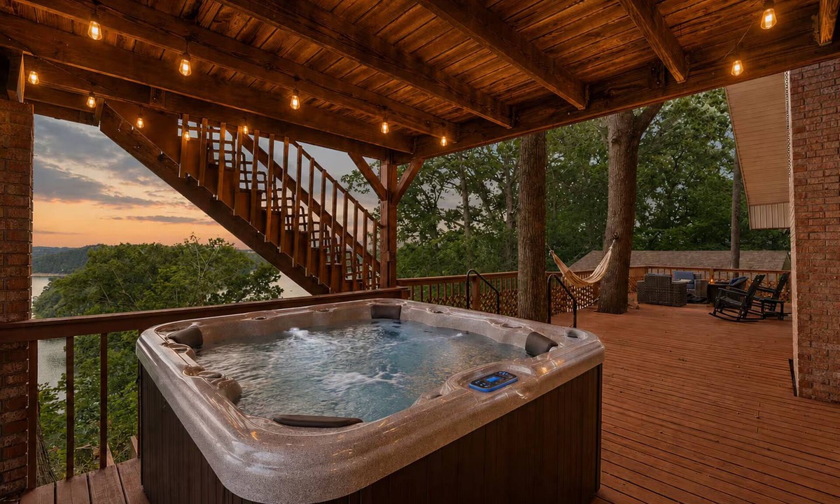 Somerset House | Best Lake View: Lee's Ford Marina, Hot Tub, Sleeps 16