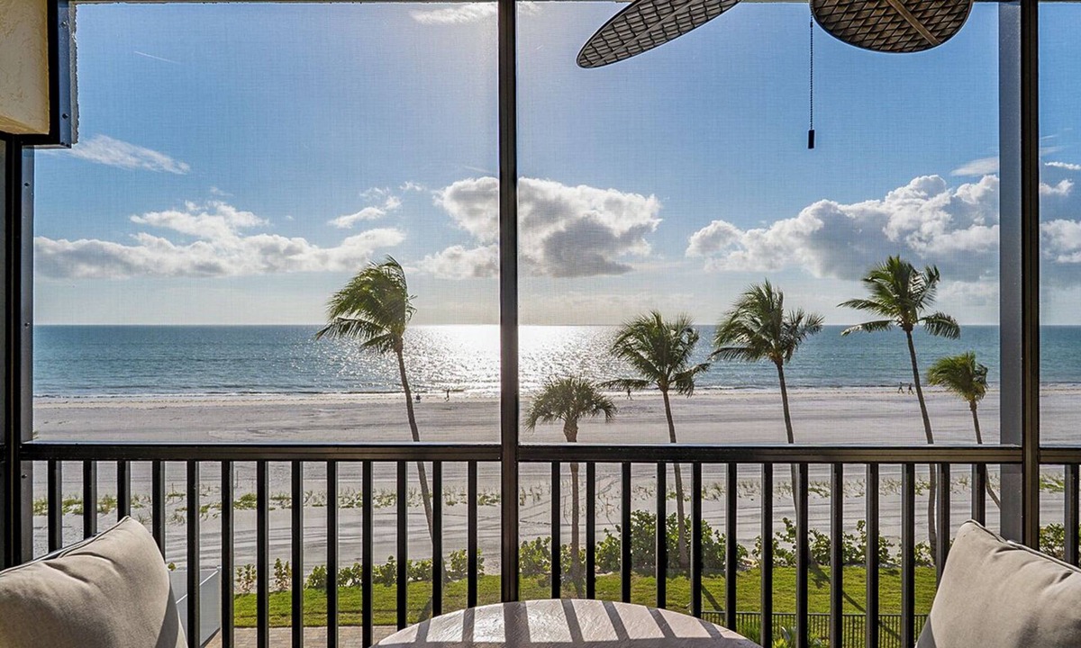 Mid Island Condo | BEST ON THE BEACH! VILLA DEL MAR 402 BEACHFRONT ISLAND VACATION CONDO!