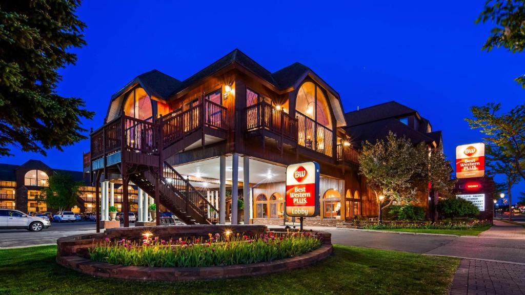 Mackinaw City Hotel | Best Western Plus Dockside Waterfront Inn