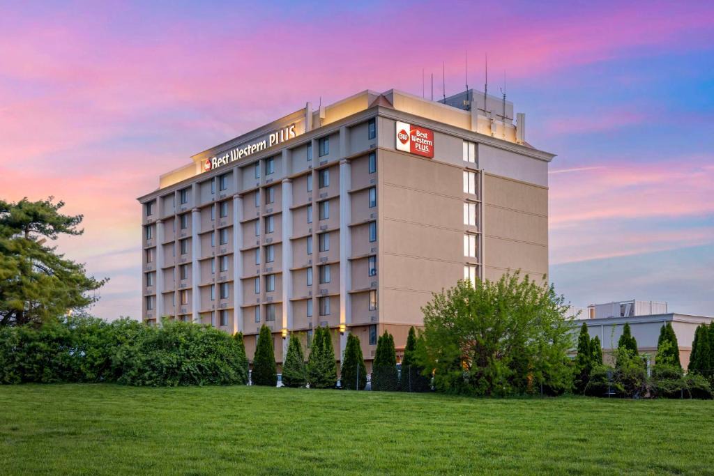 St. Charles Hotel | Best Western Plus The Charles Hotel