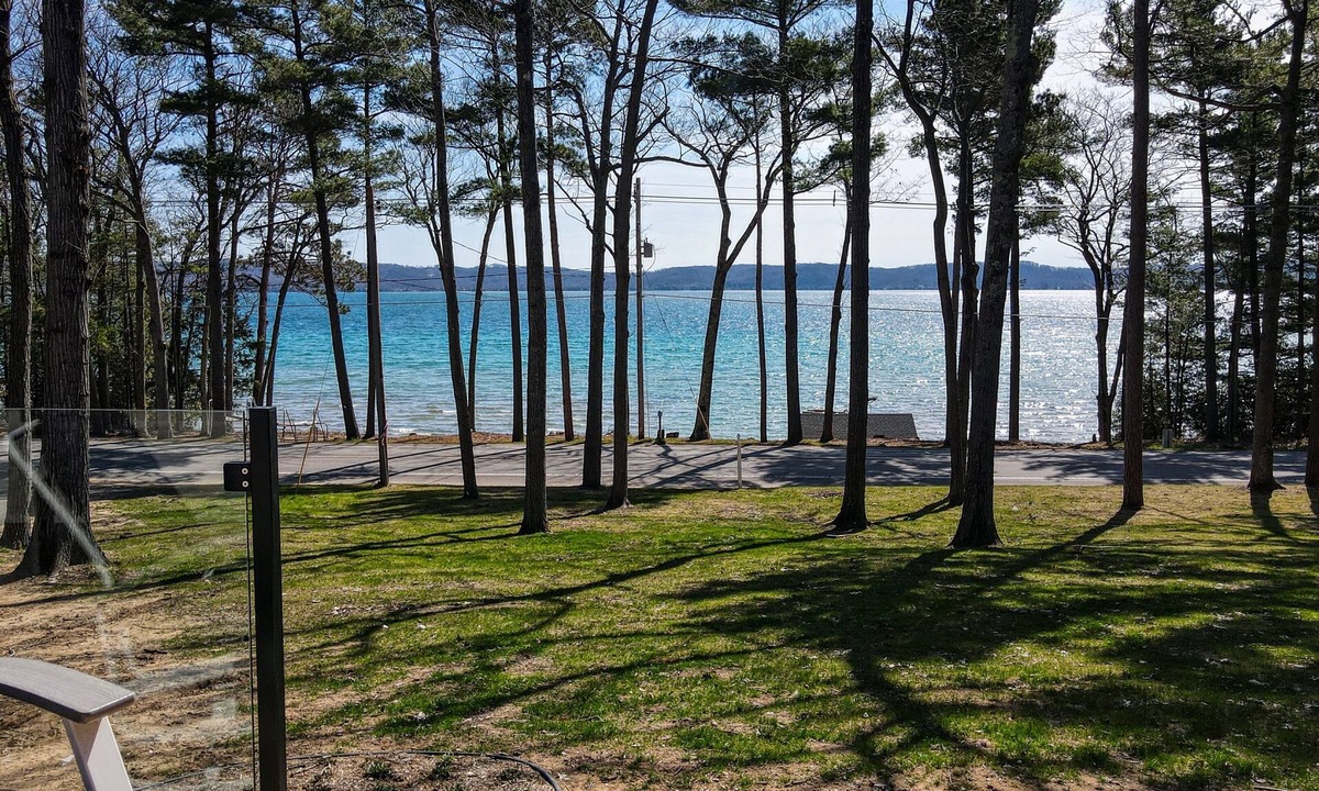 Glen Arbor House | Big Glen Lake Estate · Beach House + Main Home · Hot Tub · Sleeps 14