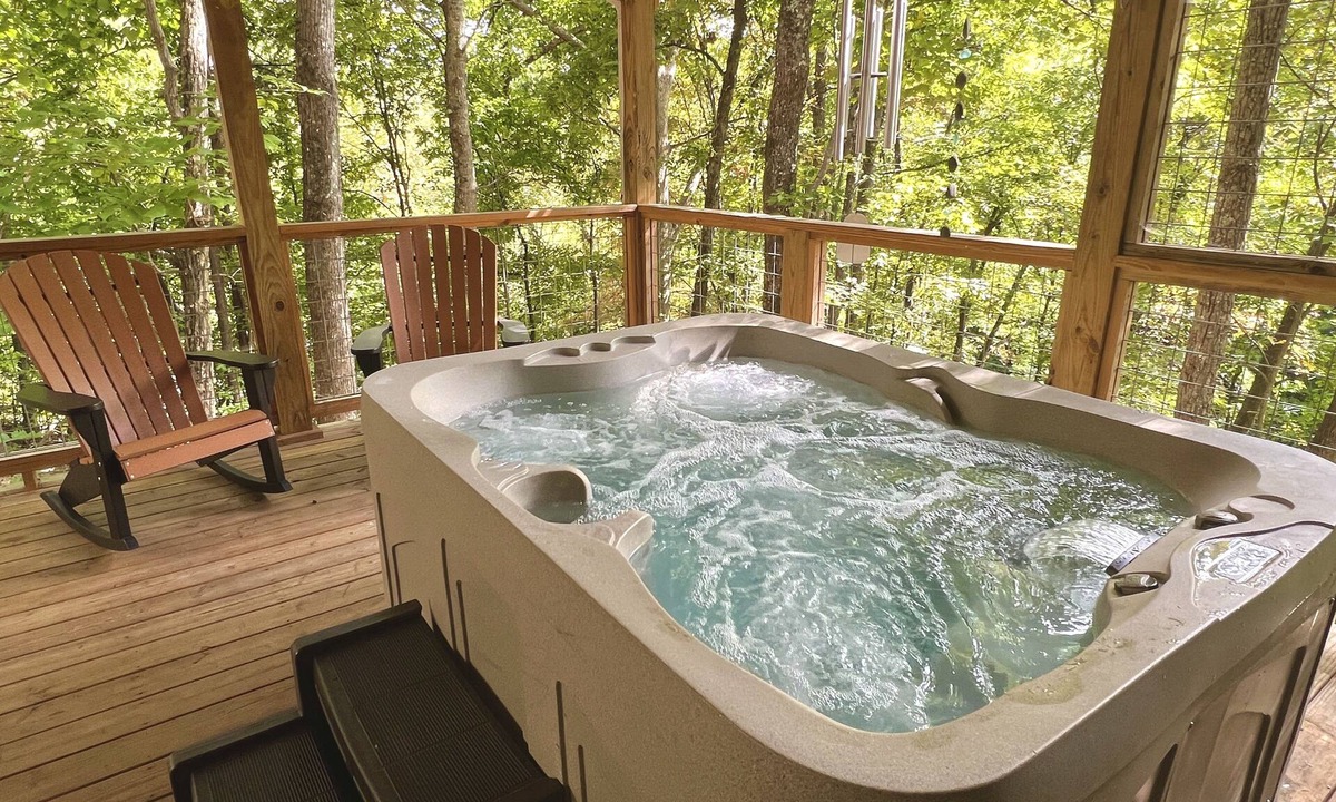 Gatlinburg Cabin | Bigfoots Hideaway (1-Bedroom Cabin) with Mountain view by RedAwning