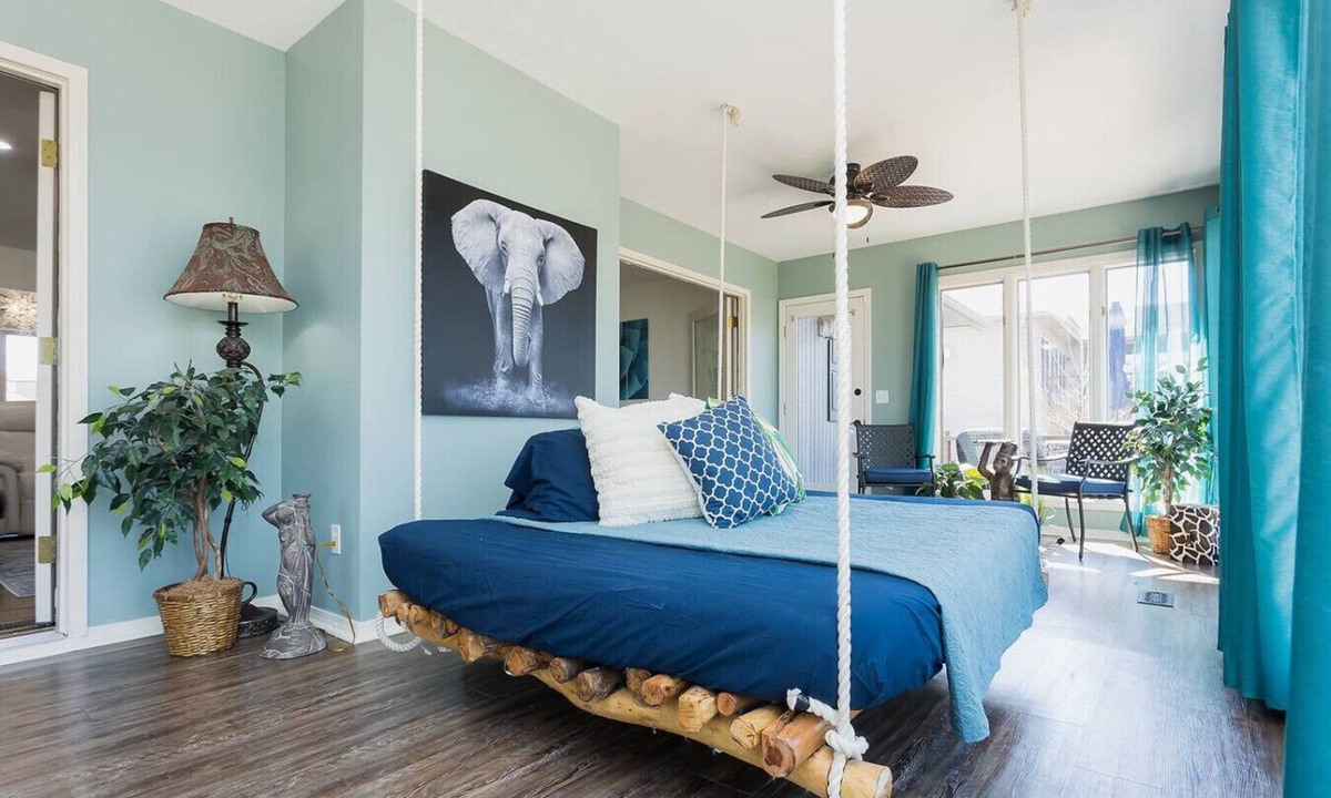 Bella Vista House | Bike trails access, Swing bed, golf course