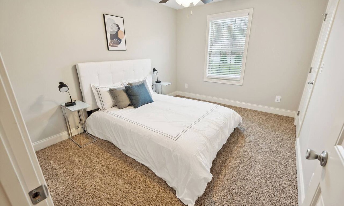 Clarksville Apartment | Biltmore Luxury 1513 #3 Townhomes l 2Bd 2 Bth