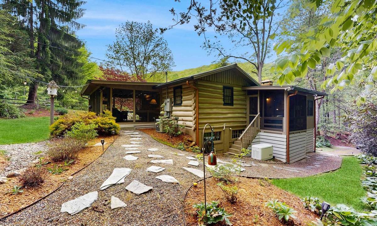 Franklin House | Bird-watcher's creekside cabin with screened porch, fireplace, yard, & firepit
