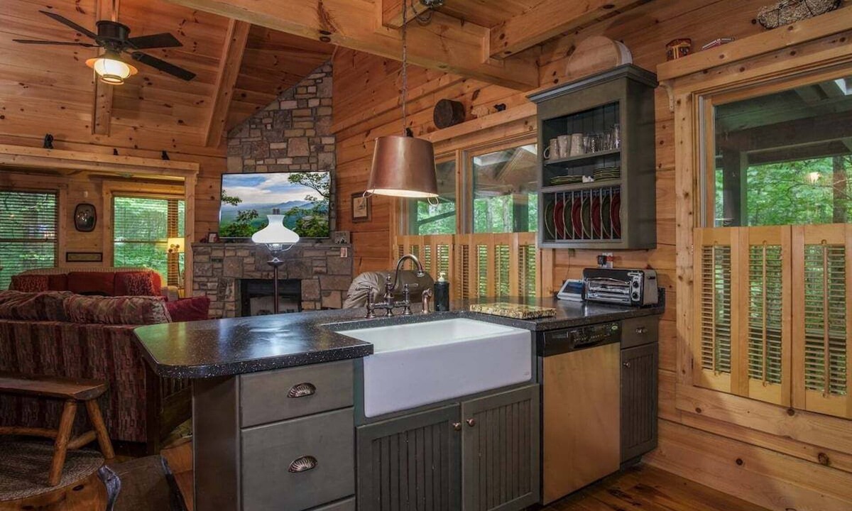 Penrose Cabin | Black Bear Lodge Near Dupont State Forest