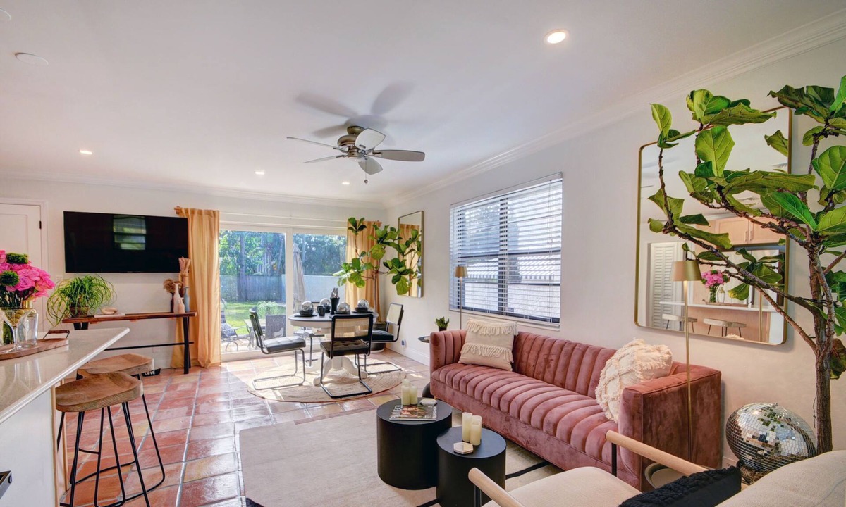 Sunshine Park House | Black Flamingo: Flamingo Park Walkable, Pet Friendly, Fenced In Yard