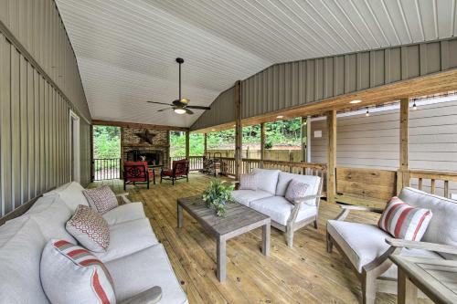 Blairsville House | Blairsville Tiny Home w/Covered Furnished Deck!