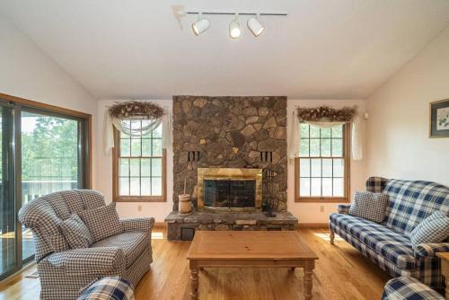 Bonne Terre House | BLAZE your Own Trail! 100 Acres of Peaceful NATURE