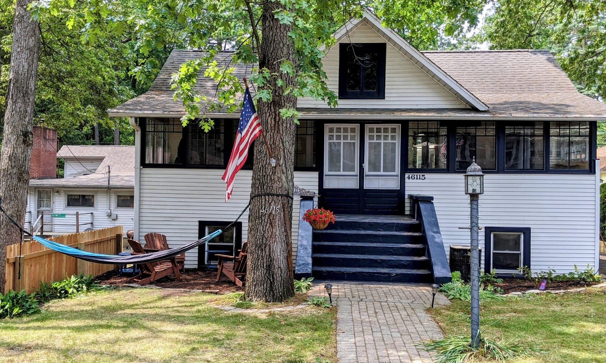 Grand Beach House | Blue Fox Cottage in Grand Beach