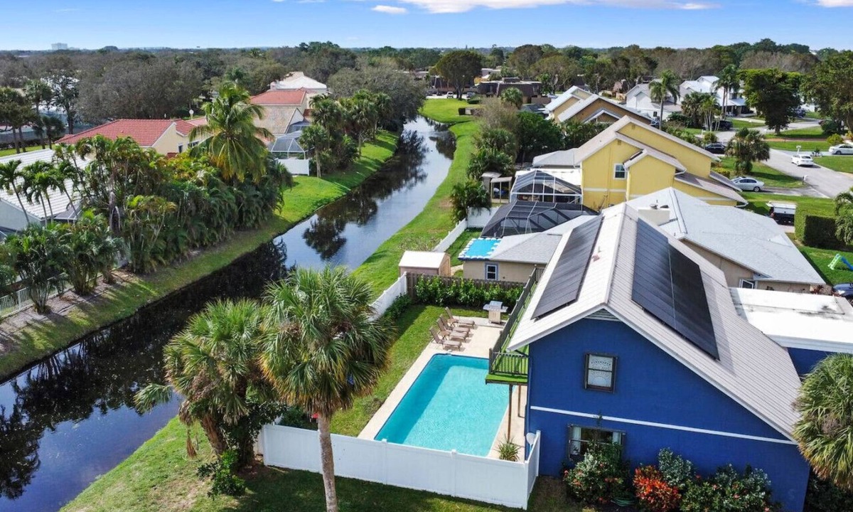 Florida North Atlantic Coast House | `Blue Lagoon` Waterfront, Heated Salt Pool