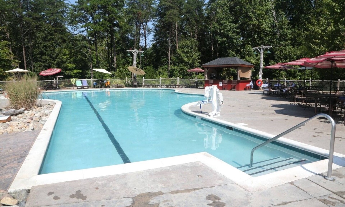 Gordonsville Condo | Blue Ridge | Lakeside Glamping Stay | Trails & Family Fun