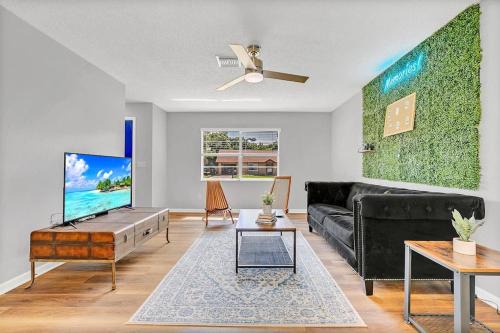 Orange City House | Blue Spring Getaway with Fire Pit