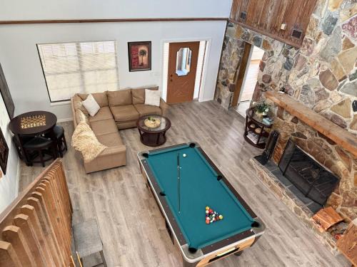 Grove City House | Boat & Billiards – 2BR by Stump Pass Marina