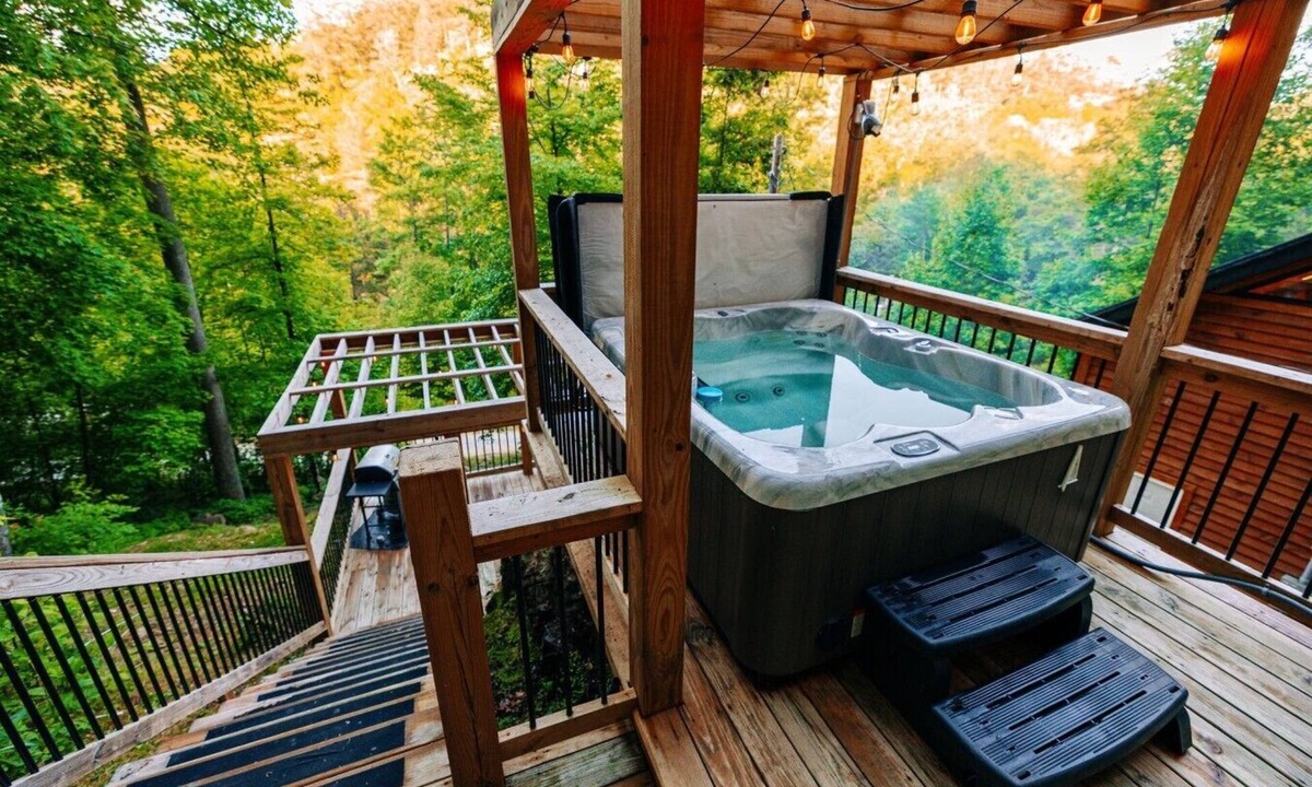 Rogers Cabin | Boulder Hot Tub Cabin | Fire Pit & View | Sleeps 4