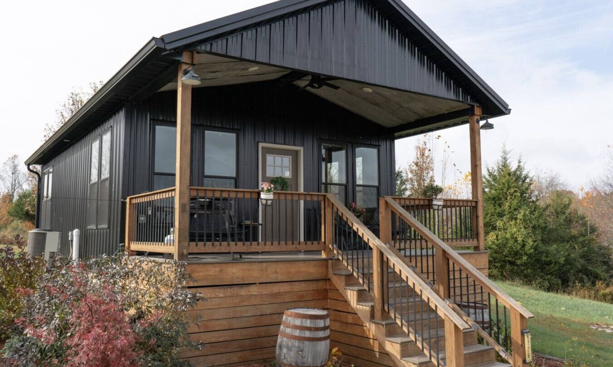 Lawrenceburg Cabin | Bourbon Barrel Cottages # 1 on Bourbon Trail HOT TUB close to all distilleries