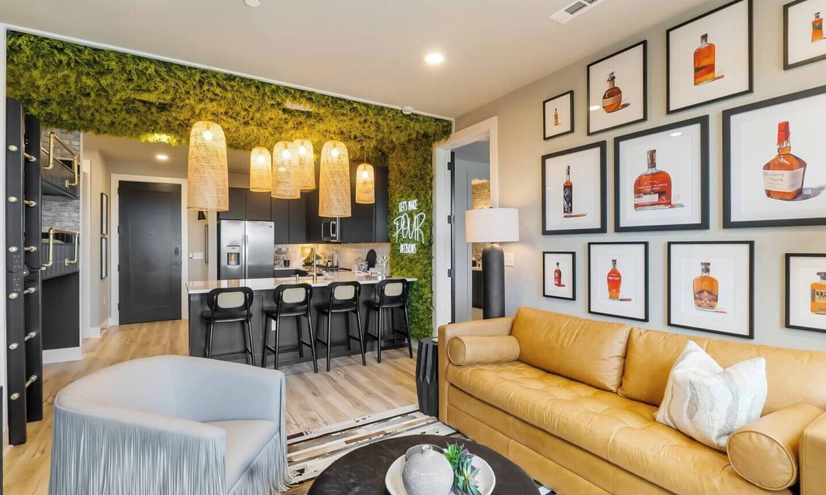 Nashville Condo | Bourbon & Broadway - Luxury Living 1.3 miles to Broadway, Brand New, 6 Beds!
