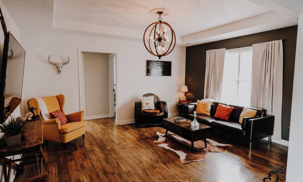Nazareth House | Bourbon Themed 3-bedroom house in Bardstown