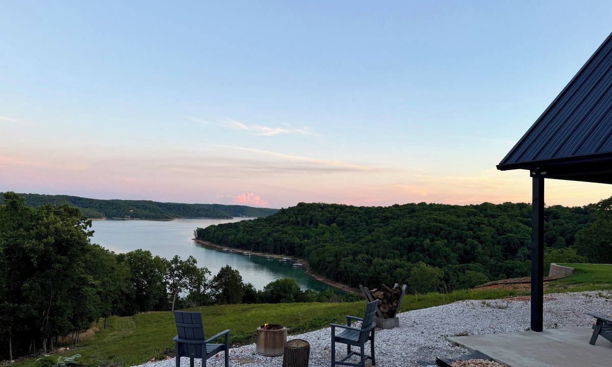Garfield House | Brand-New Beaver Lake Cabin - Lake Views - Fire Pit - Sleeps Up To 9