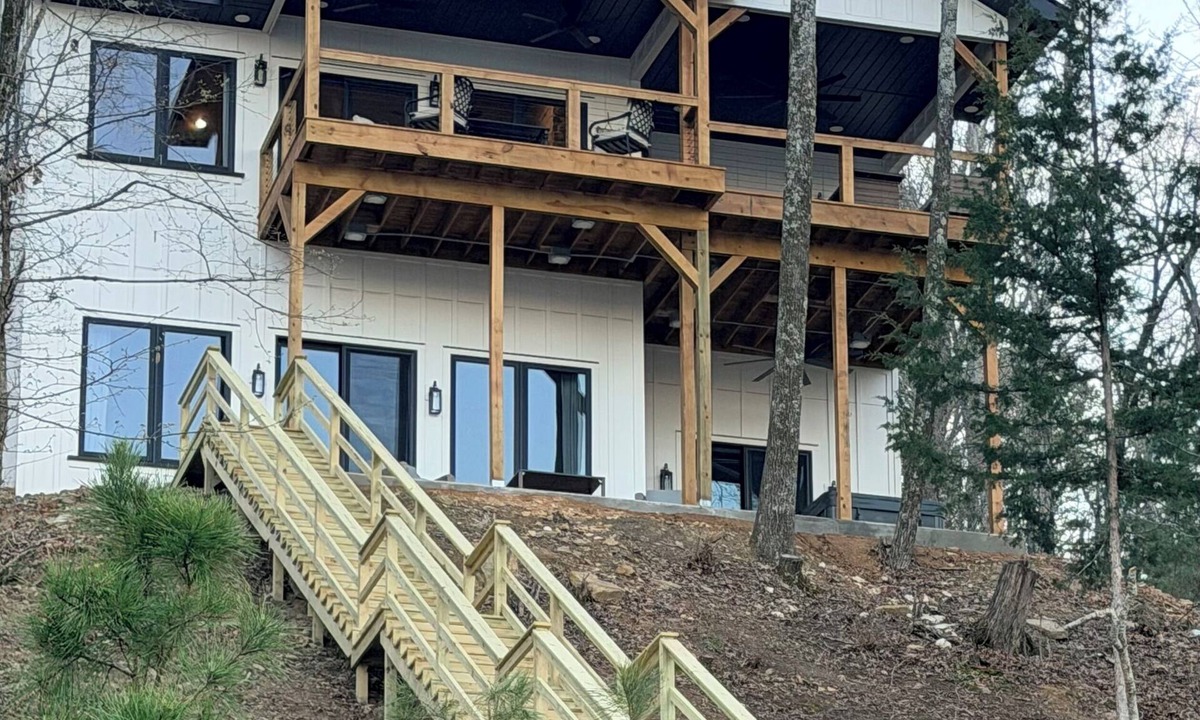 Quitman House | Brand new build! Beautiful Lakefront property in Diamond Bluff on Greers Ferry.