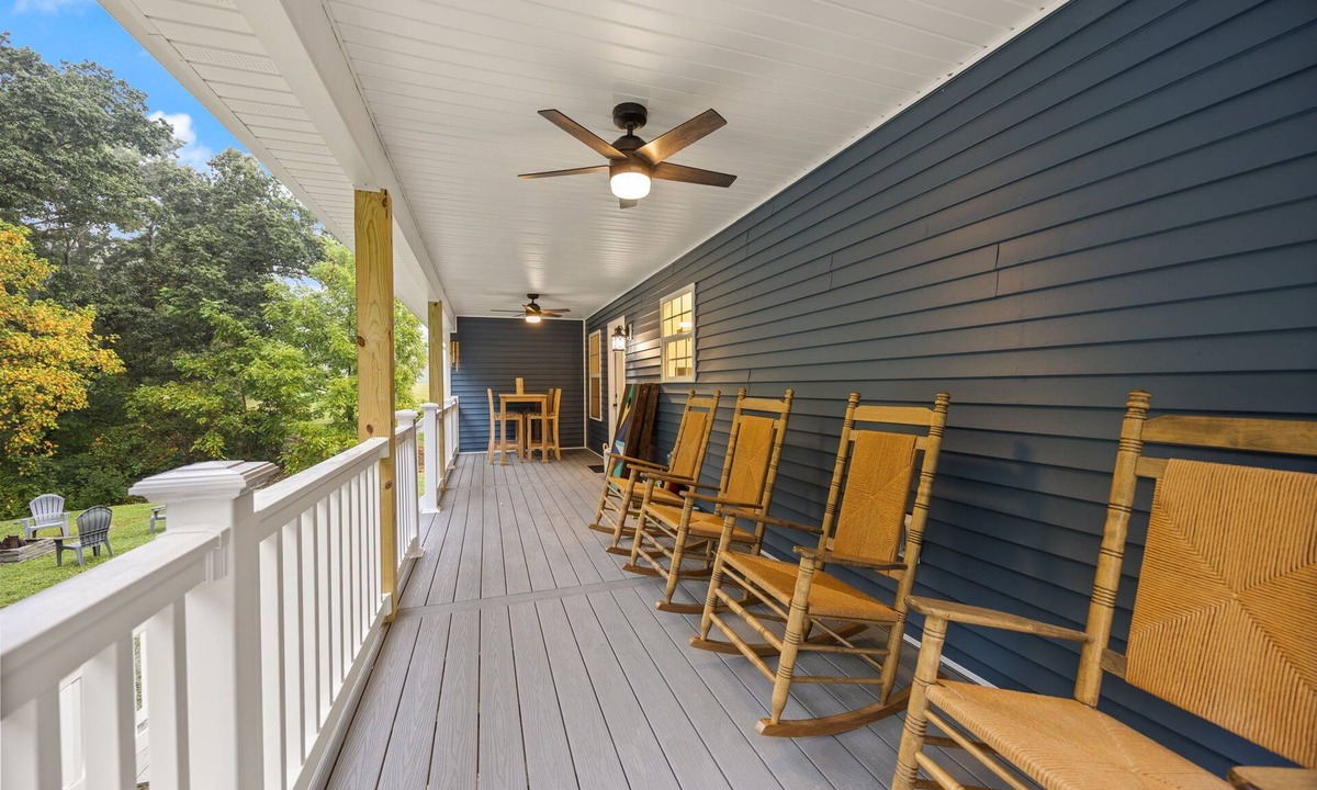 Somerset House | Brand New Build - Farm - Near Lake - Pet Friendly - Hot Tub