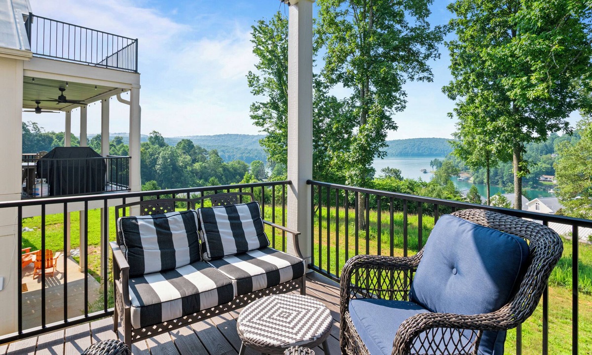 La Follette House | Brand New! Deerfield house with covered boat slip!