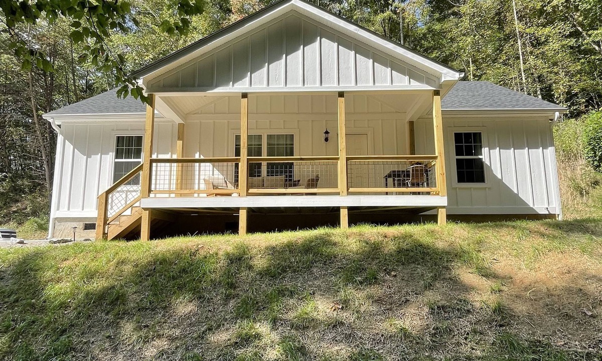 Bryson City House | Brand new home less than one mile to Bryson City!