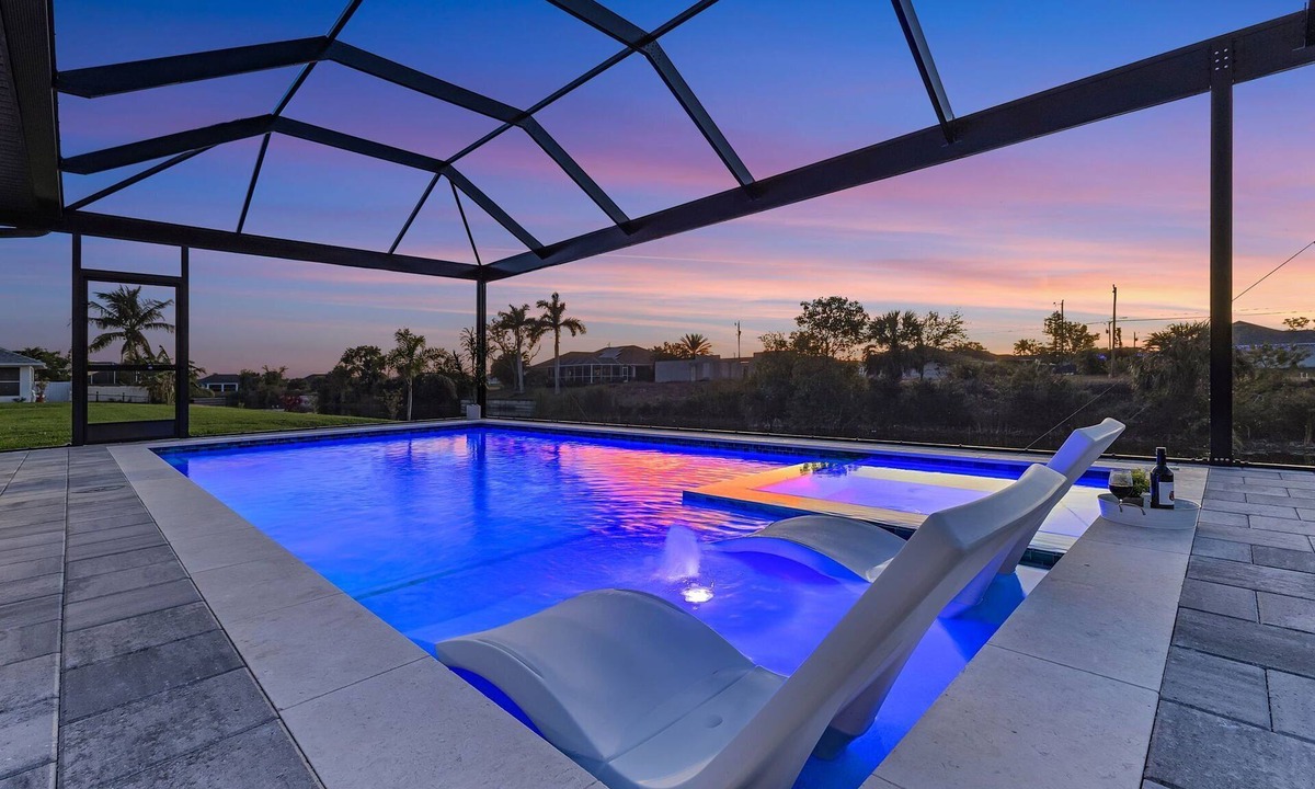 Diplomat House | Brand New & Luxurious, Sunsets, Heated Pool & Spa - Villa Palm Breeze - Roelens