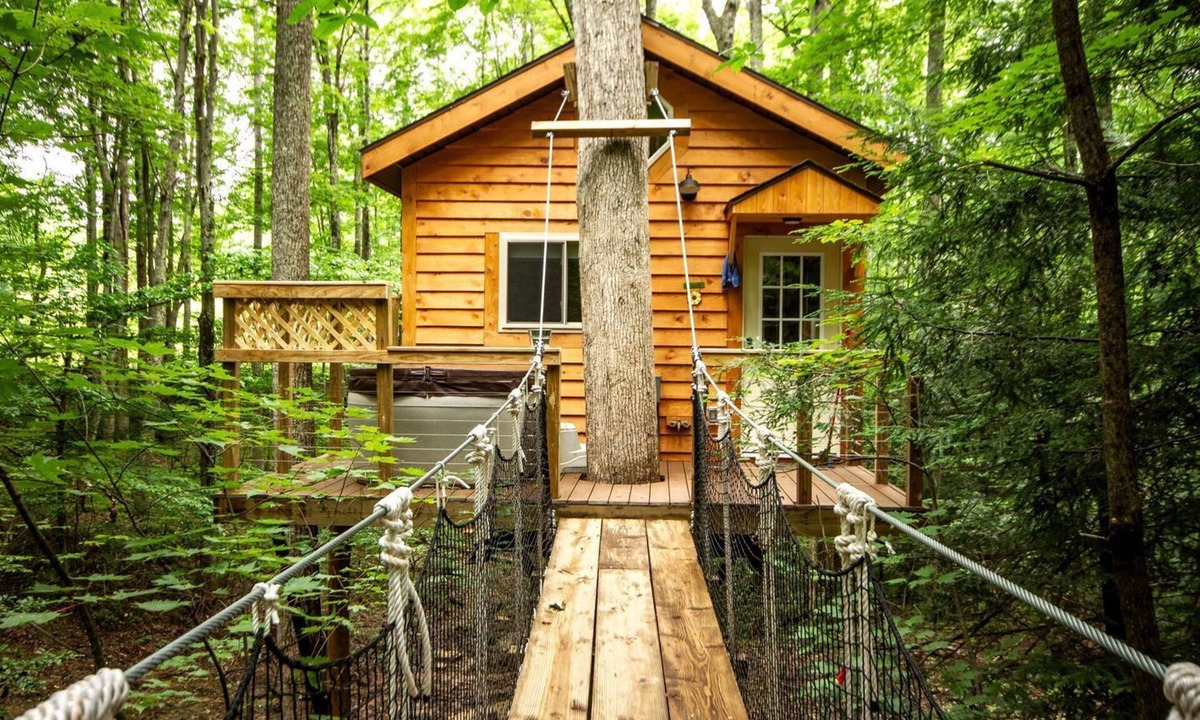 Hico Cabin | Breathtaking Tree House Rental near Charleston, West Virginia